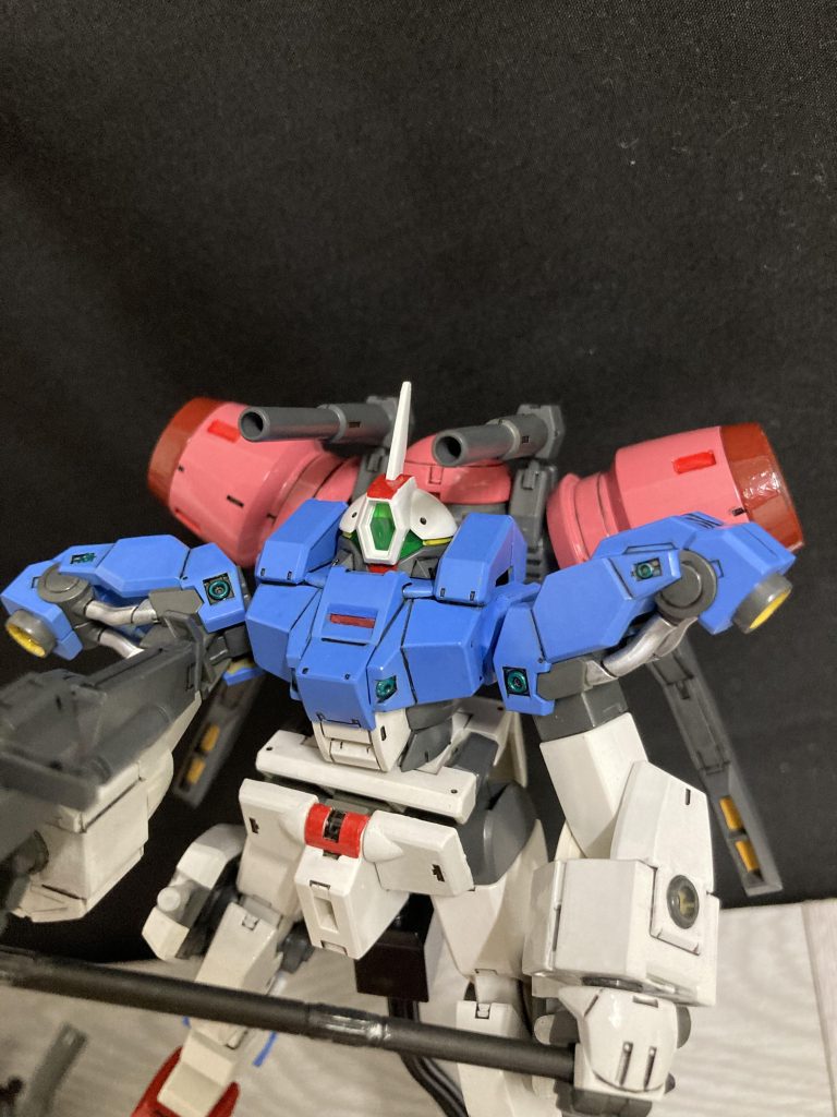 塗装に苦労したデミバ。配色結構失敗したので納得してませんが、接続穴が結構あるのでいろんな物が詰めます。(膝両サイド、手の甲、腰部スカート横)