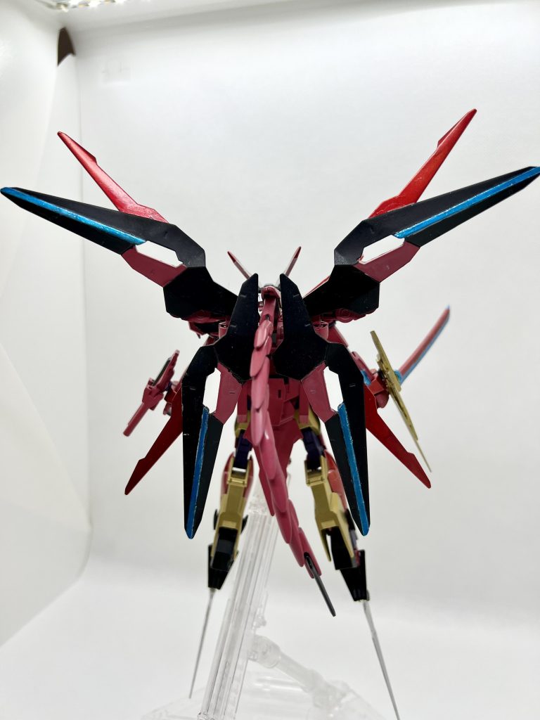 さらに後ろの羽を上に持ち上げることによって…