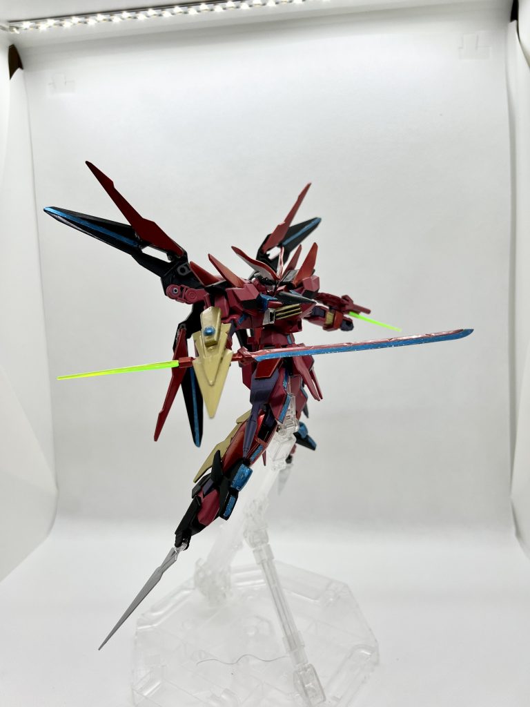 追加装備として実体刀をつけることで主凸武器でも届かなく、ビームサーベルの効かない敵にも刀のリーチを活かして対処できるようになりました！！刀の後ろにはビームサーベルをつけることによってハルバードとしても使えます。