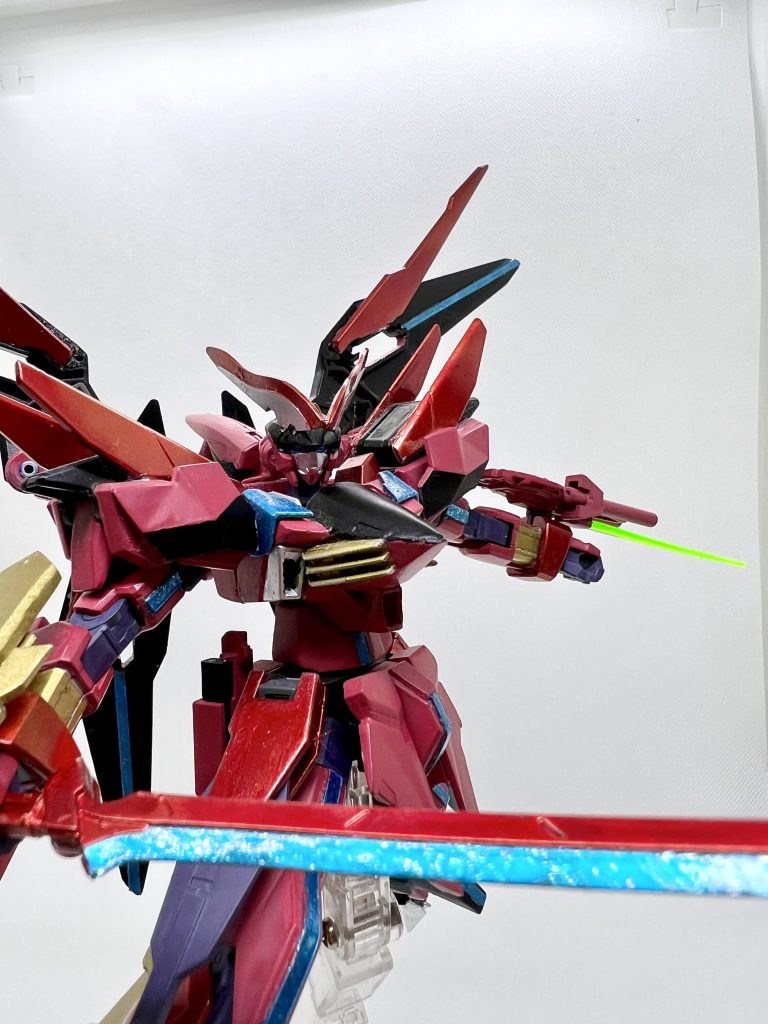 今回作ったガンプラは歴代で一番お気に入りで自分の中の好きな要素をキレイにまとめることができたのでとても満足しています。写真を撮っている時も「コイツはヤバいかっこいいな」と語彙力がなくなっていました。本当にガンプラって自由に作れて楽しいですよね😃最後まで読んでいただきありがとうございました！