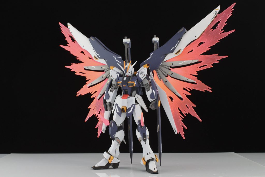 エクスカリバーはRGのものを使用。HGCEやと貧弱やったので迫力のあるこちらにしました。マウントラックとアームは旧HGデスティニーから。シルエット部分はHGCEデスティニーにソードシルエットを切り刻んで貼り付けてます。