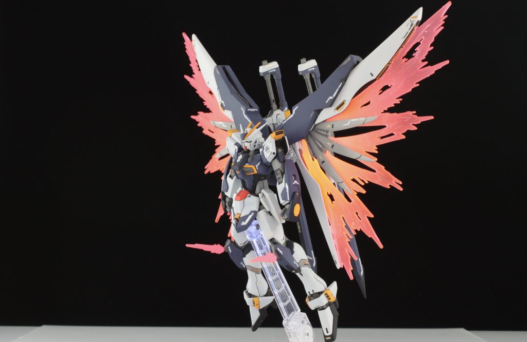 今回、初めてクリアパーツにグラデーション塗装をやってみました。ブラックライトでの発光がさらに良い感じになったのではないでしょうか。