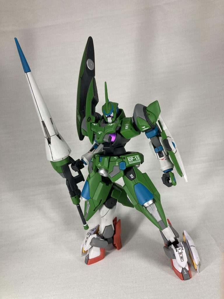 素立ちからやっぱランスを持ってるMSは少ないから個性があるよねアシンメトリーにしたかったのでつむじ風をイメージして肩に腰のスラスター？を移植、絶対バランス取れないけどカッコいいからヨシ！