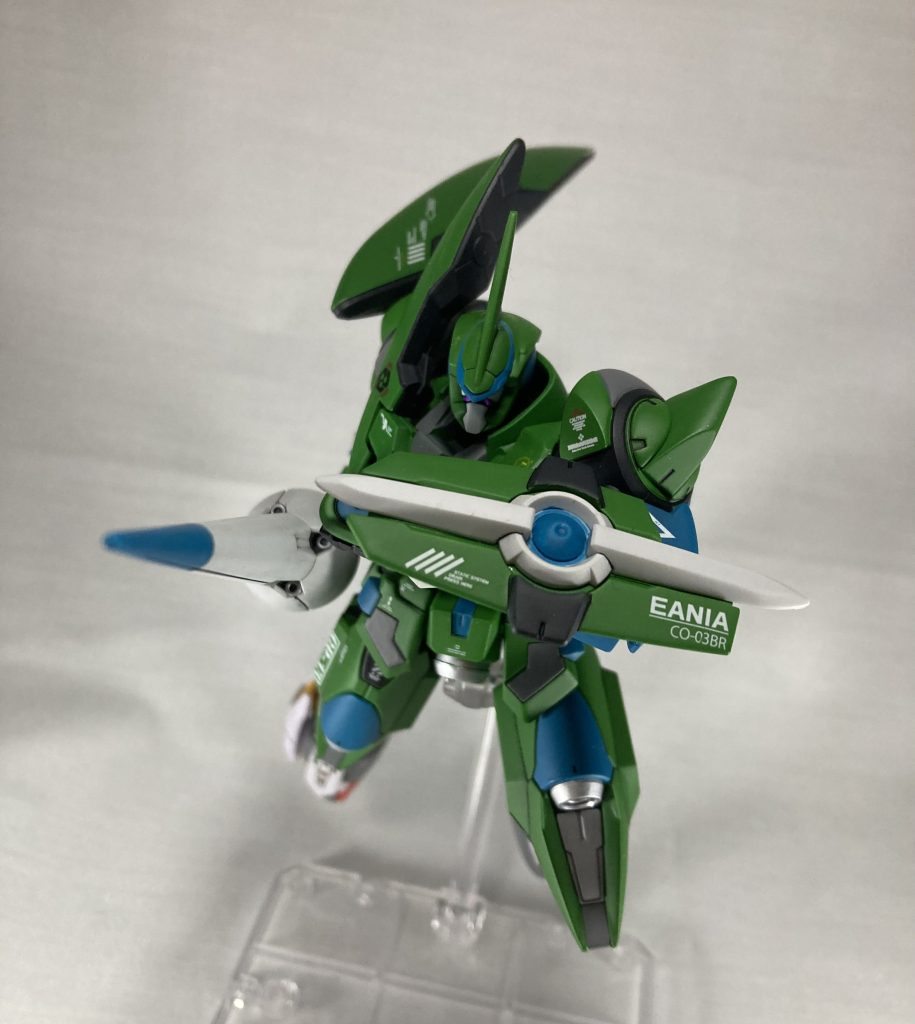 突撃的なポーズシールドは干渉を避けるついでにカットして形状変更、結構気に入ってる