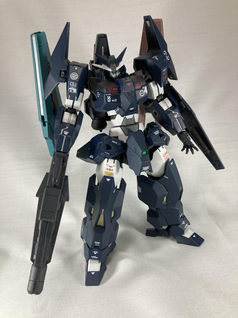 素立ちから基本的にはウルをベースにしてソーンのパーツを使って腰や手を延長、頭身が高くなったぶん大きなウルの頭はに合わなくなったのでソーンのものに変更