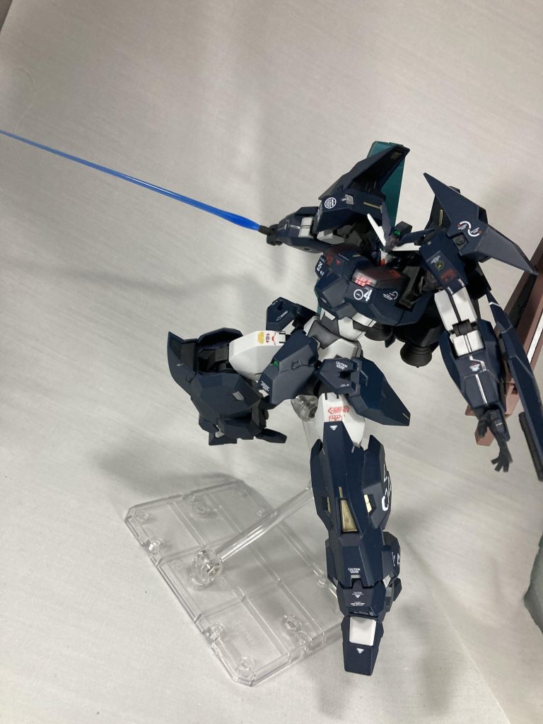 シールドとビームサーベルはそのまま、等身が上がったからかビームサーベルが似合う気がする