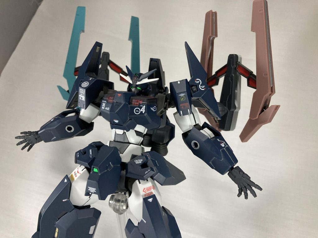 バックパックにフェーズドアレイキャノンを2個装備、でも中身はアンチドートとかジャミング系の絶対戦闘止めるマンみたいな物になってる妄想