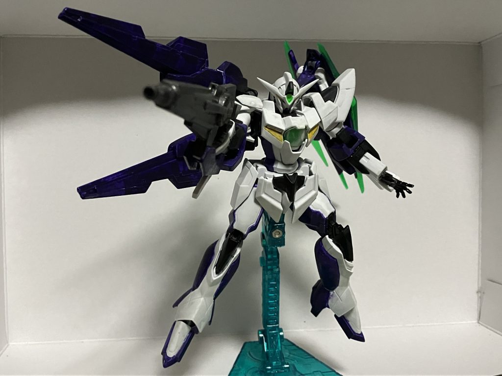 アタックモード。1.5ガンダムはバインダーを回転させることによって、幅広い戦闘が可能になっているということで、こういう形も可能にしました。1.5バインダーを下に向けることによって、メイン写真のようなモードも可能です。今回はこんなところでしょうか。前回の投稿時に作りかけだったのが今作です。途中でモチベーションが上がらなくて放置してたのですが、水星の魔女とサブスクでビルドシリーズが見られるようになったので流し見しながら作りました。ビルドシリーズは本当にモチベーション維持の為、必要な作品だと思います。次回何を作るかは未定ですが、近々始めたいと思います。制作工程の写真は撮り忘れました、ごめんなさい。