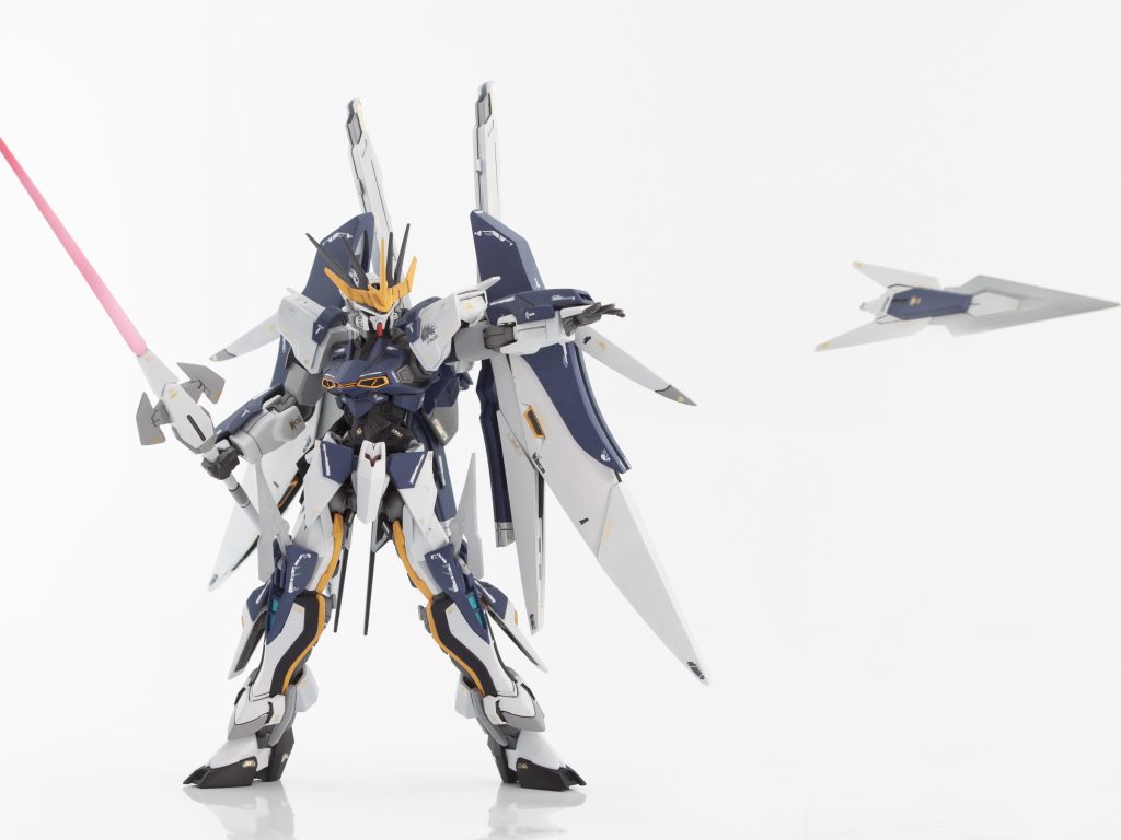 取り回しやすいように改造されたロードランスはオメガメタル製の刃を取り付けた斬撃形態とヤカブレイドを取り付けた刺突形態、どちらもパージすることでビームサーベルを発生させることも可能また、ヤカブレイドはドラグーンのように遠隔操作にて攻撃できるその際に