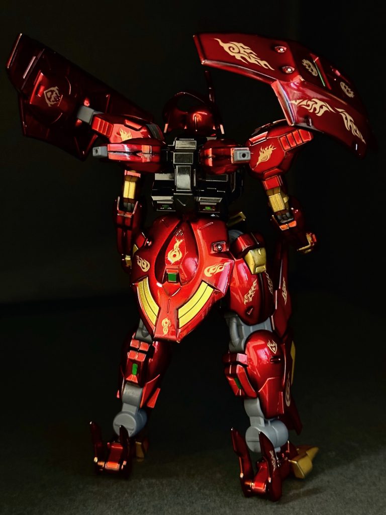 アクセントとして、グリーンのUVレジンを入れ、内部フレームのグレーはツヤ消しにして、キャンディ塗装とメリハリを出しています。