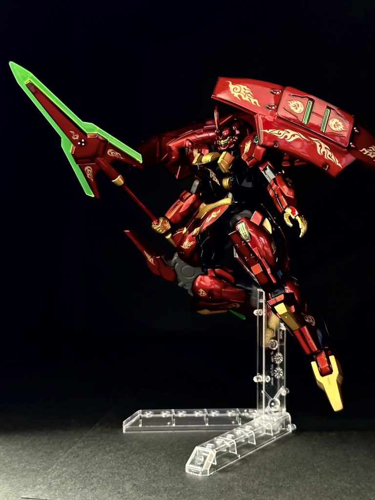 全身の炎のマーキングは、タトゥーデカールのファイアゴールドを使っています。