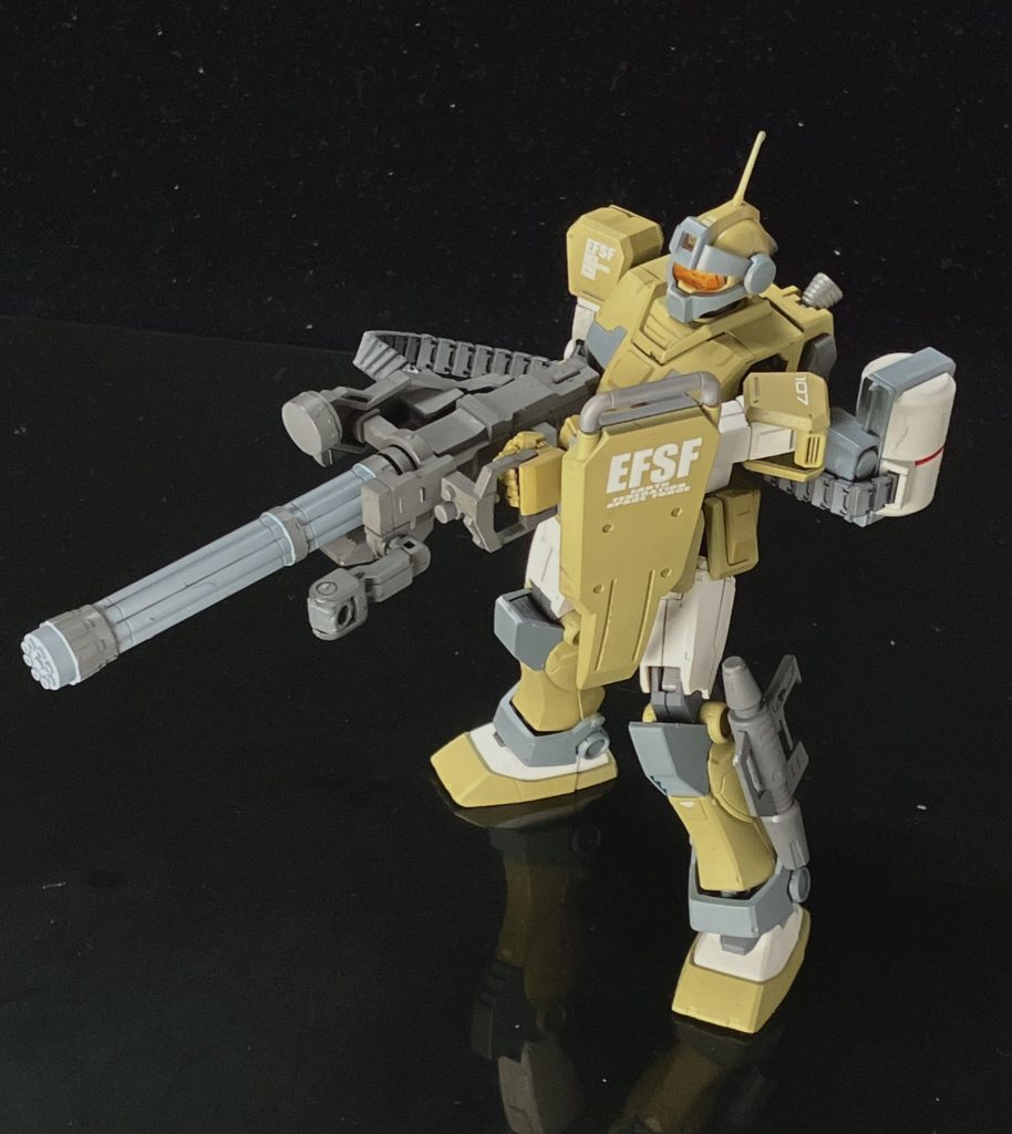 アームを下げれば、RX-78 05号機のガトリングが付けられたり(ちなみにこの撮影後、弾倉ベルトの張力で、アームがねじ切れました)、