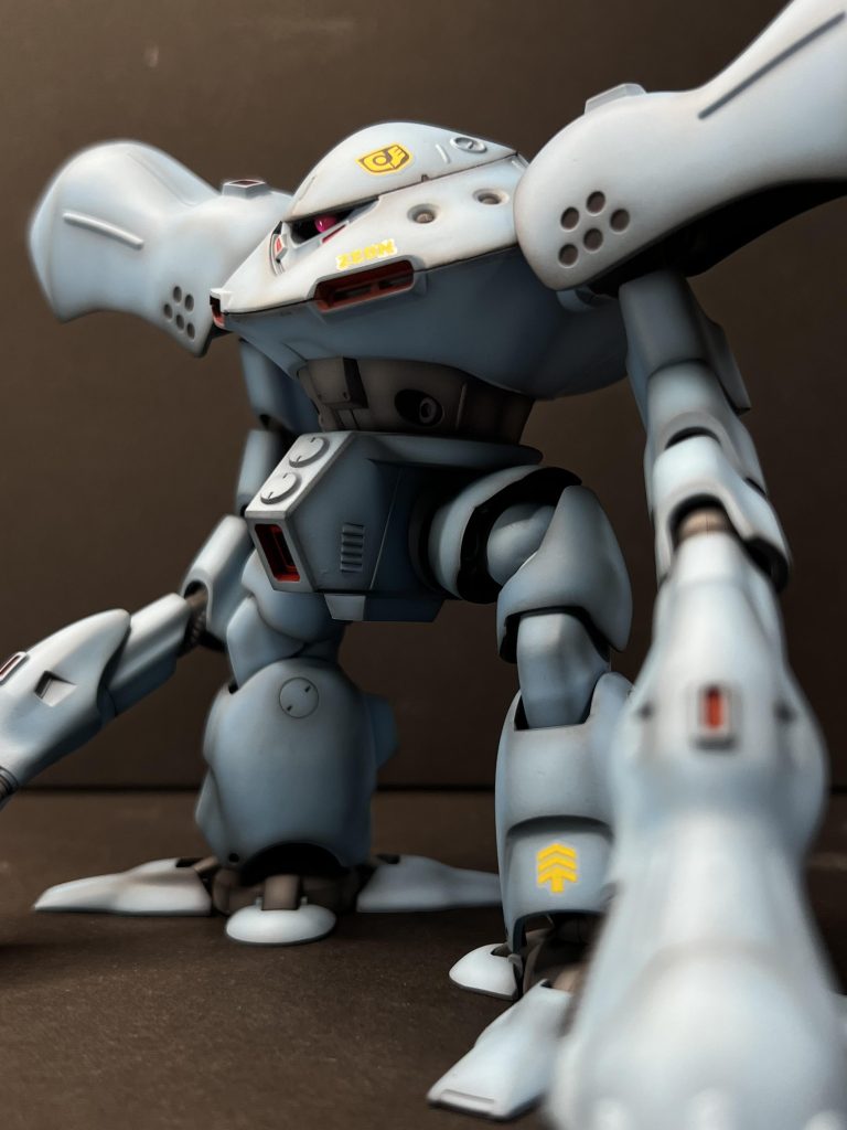 殆ど見えてませんがモノアイは可動改造してます