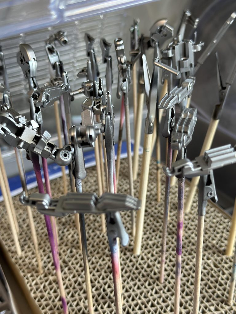 設定色は暗めのフレームでしたが明るい印象をイメージして、ザ・シルバーを選びました。