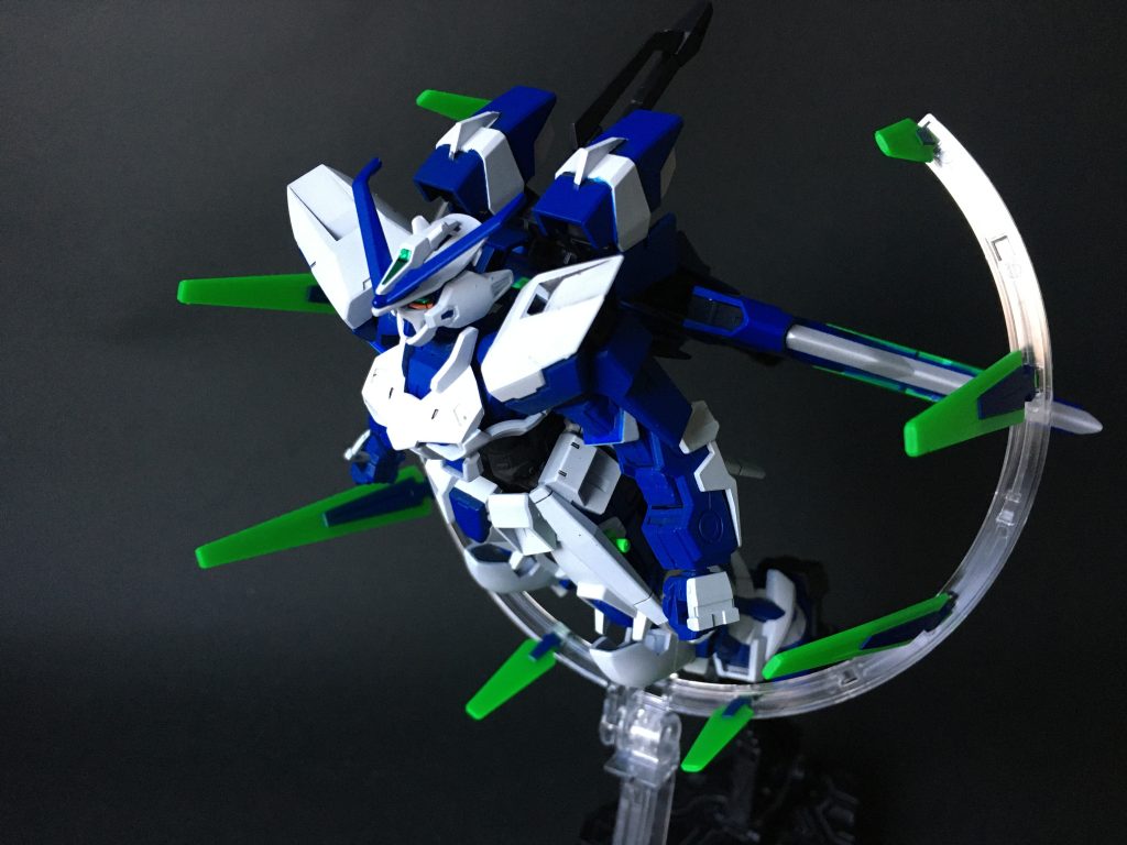 フライトフォームAGE-FXみたいに周りにフィールドを張りながら飛ぶことも可能です写真だとクアンタの量子ワープみたいな感じになってますが(笑)