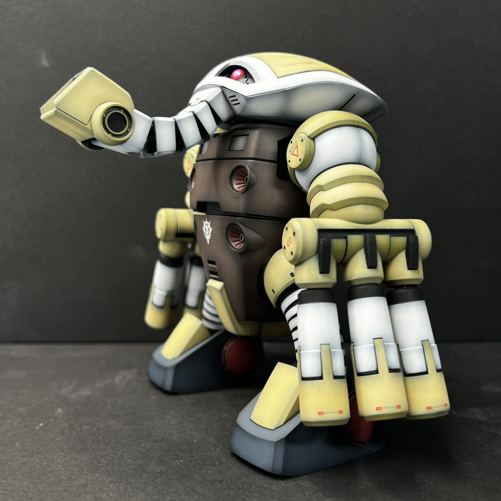 時々悲しそうに空を見上げます。そっとしておいてあげましょう。