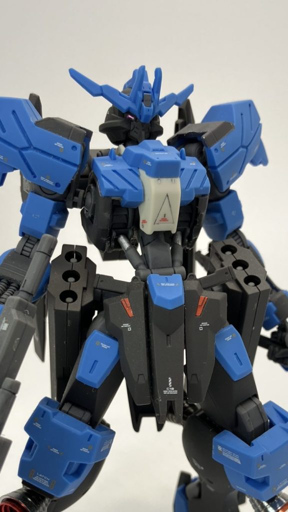 オレンジ色が青い機体とマッチして良かったです。あまり元のイメージ崩さずに済みました😥