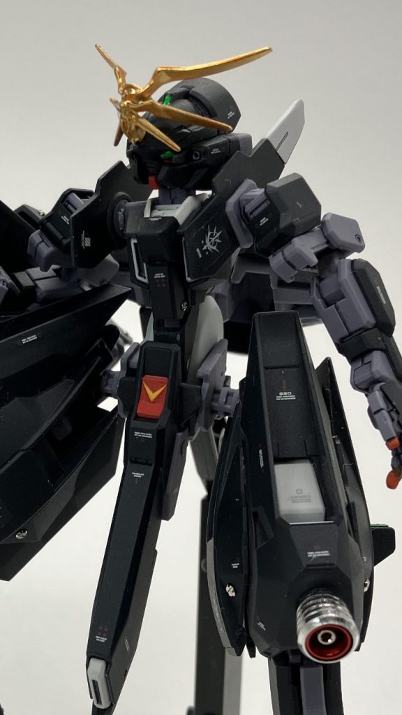 サイコブレードはガンダムマーカーのイエローゴールドです。付属のシールを使ったのが良かったのか悪かったのか。