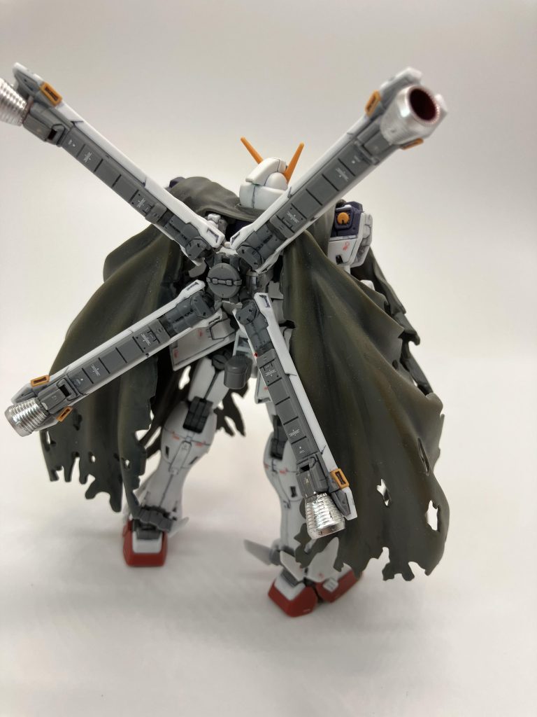 スラスターはガンダムマーカーのシャインシルバーです。メッキシルバーみたいにギラギラせずに主張してくれますね🤗