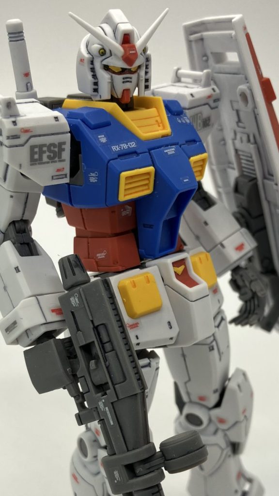 机の上に飾ってるくらいだと、シールでも大丈夫ですねガンプラって完成してから何日かすると良いとこしか見えなくなるのが良いですよね🤪