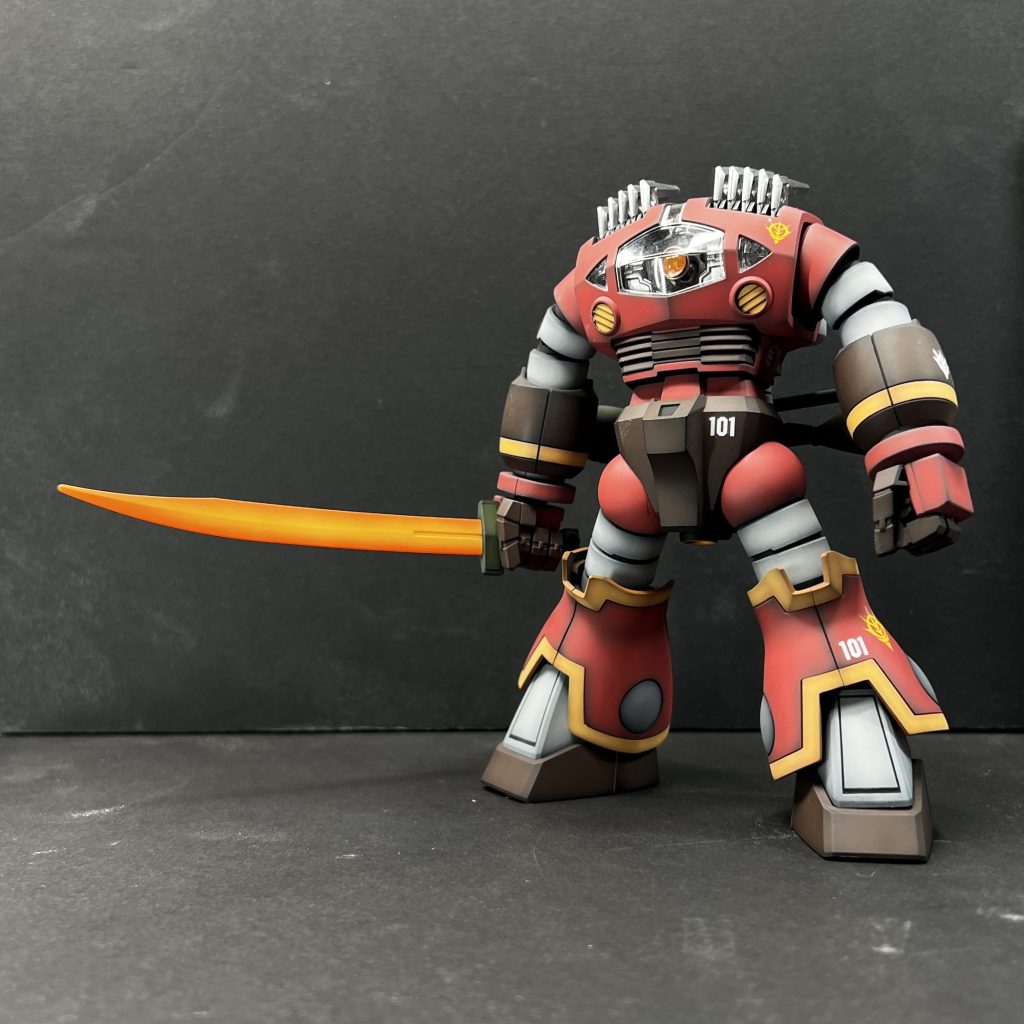 ヒートサーベルは塗装済みのグフカスのやつ流用しようと思ってたら、柄の長さが全然違ってて泣きながら後から追加塗装しました。。。