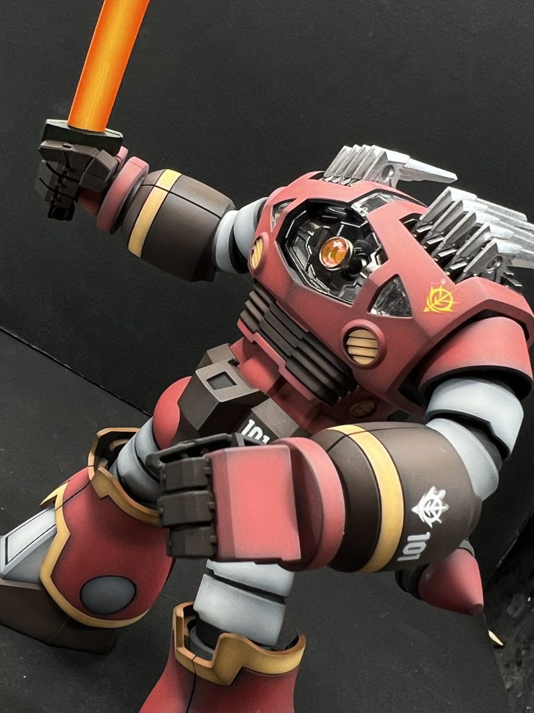 キャノピー外した方がモノアイよく見えるね