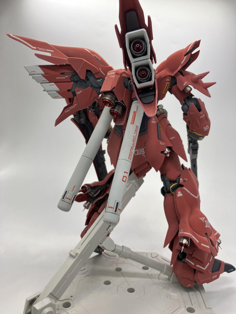 背面のメタルパーツもこうでもしないと見えない🤤