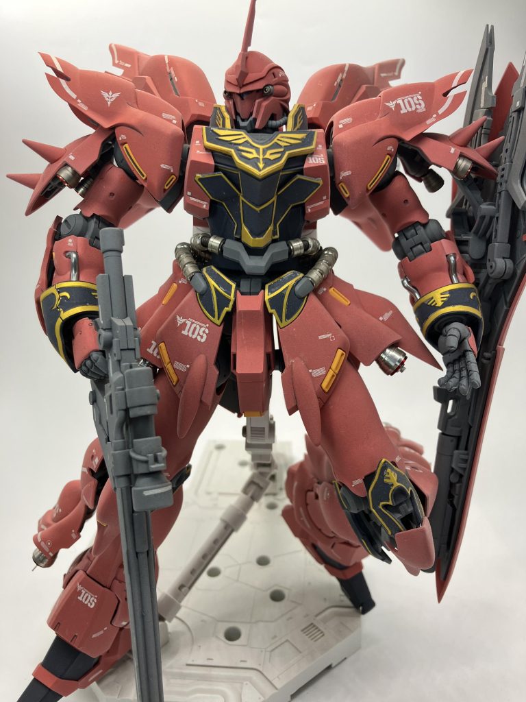 いつもの片膝折りポーズですよ。