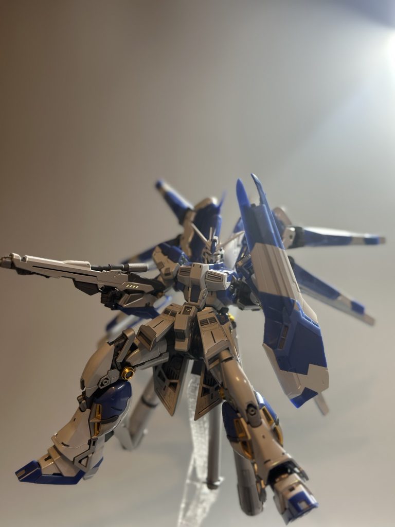MS単体でも十分過ぎるクオリティνガンダムチタニウムフィニッシュ版を以前に作って以来、HI-νガンダムも同verを作ると決め、やっとプレバンで入手。