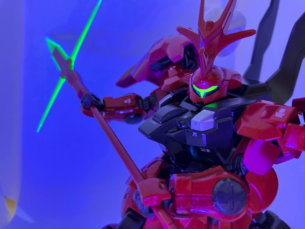 ブラックライト反応。なかなかに派手目。