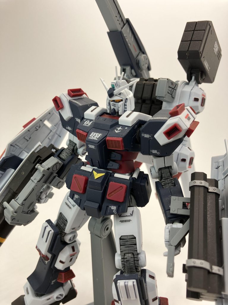 原作の戦争の狂気みたいな雰囲気にマッチしたデザイン👍