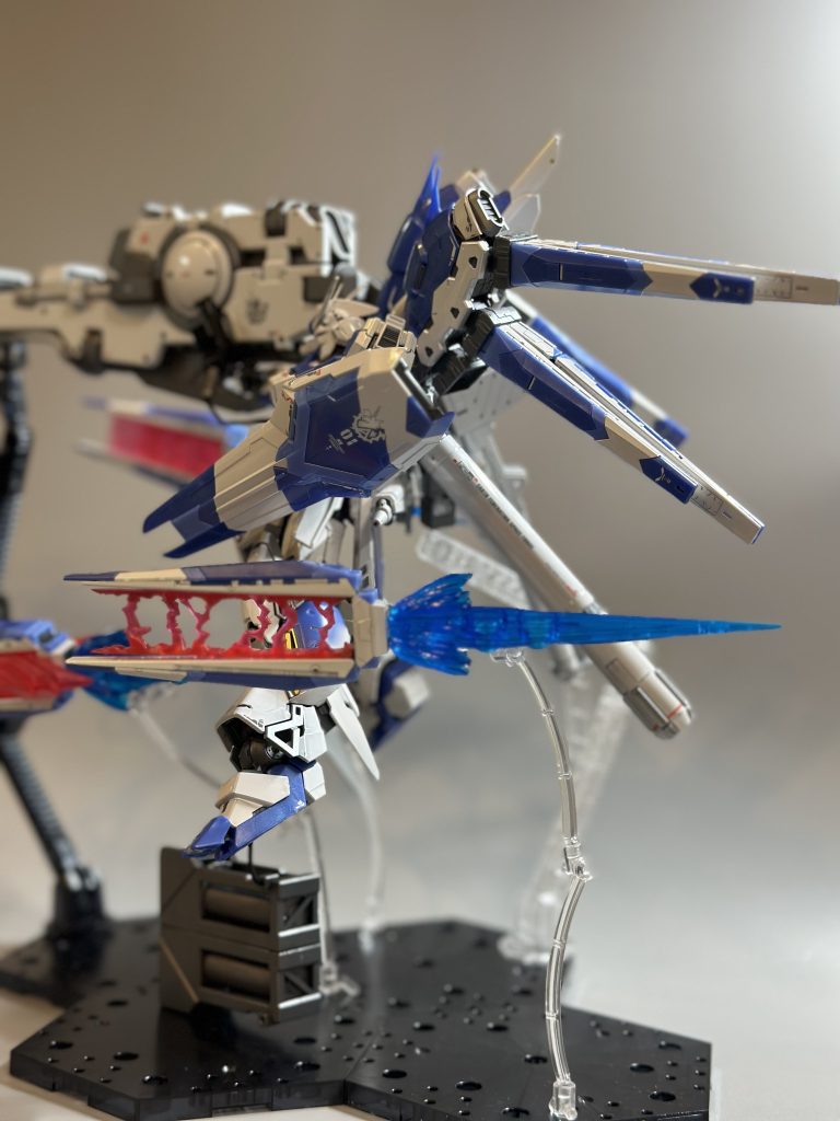 デカールは専用の公式水転写デカールを本体と武器両方に利用