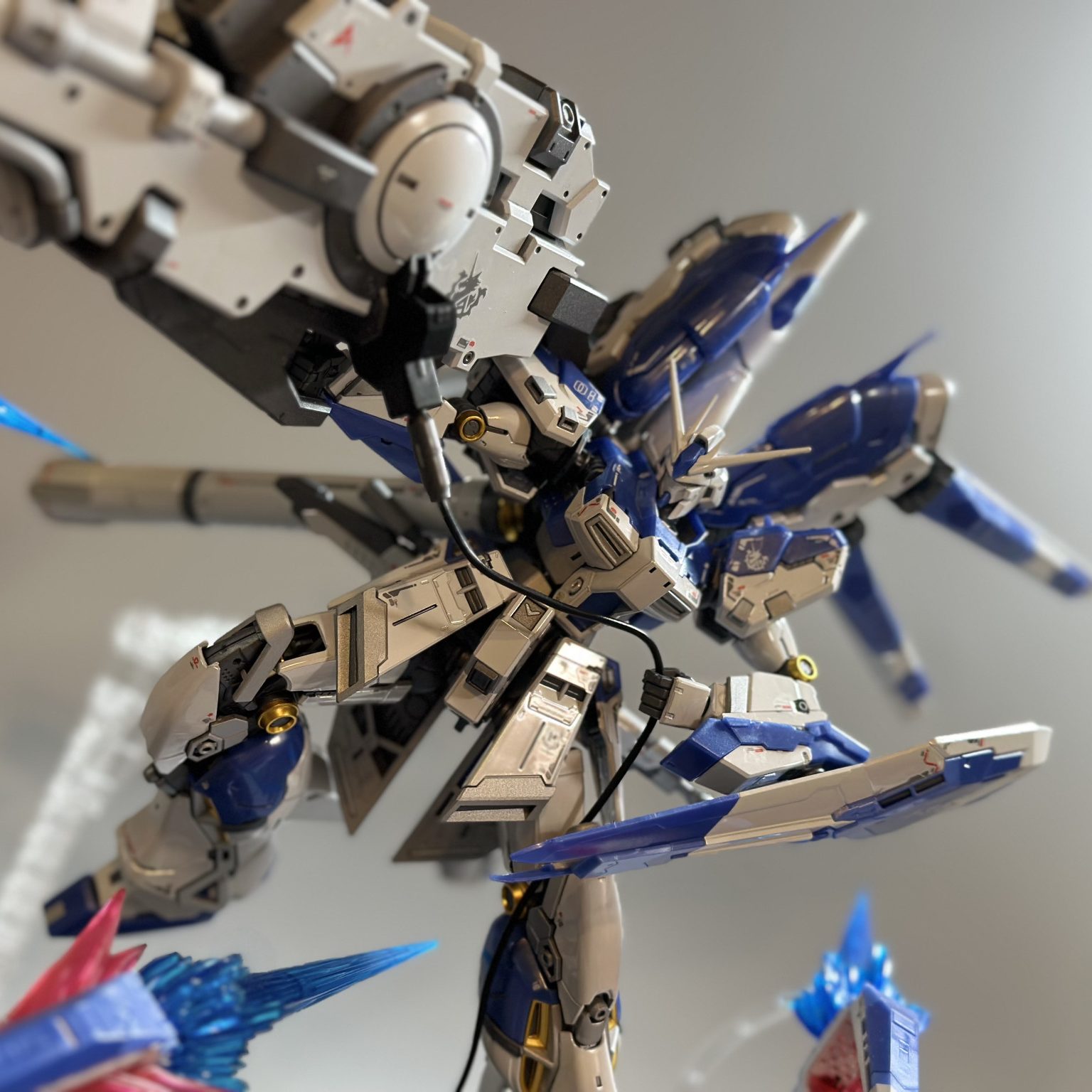 RG Hi-νガンダム+ハイパーメガバズーカランチャー 塗装済完成品 