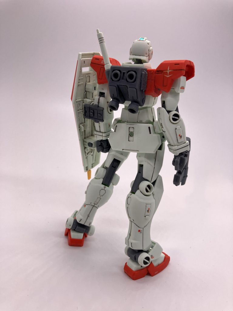 ヒジ／ヒザの丸一モールドは、使い捨て筆で少し部分塗装を。スミ入れだけだとなんかパッとしませんでしたが、気持ち引き締まりましたね🥳