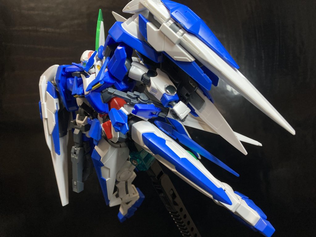 エクシア・スノードロップ・オーライザーざっと説明するとこのMSをあやつるキノシタ・サクラが貰い物のエクシアスノードロップにオーライザーとなんとなくのGNソードIIIをつけてみたらなんかすごい強くなったそんな機体です!