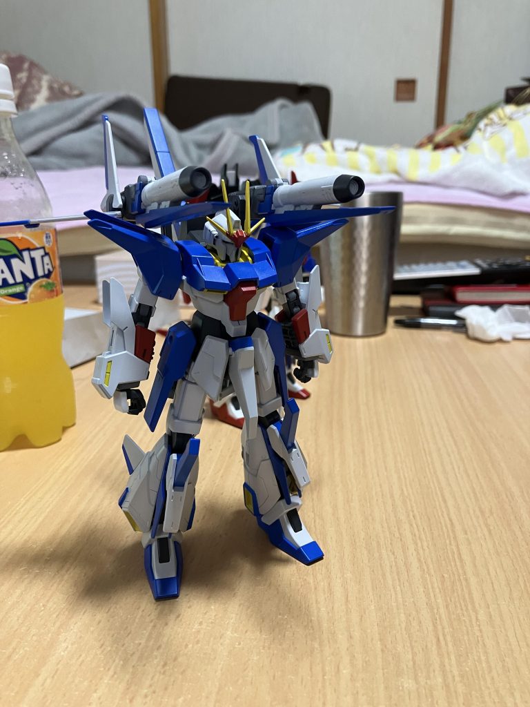 背中のブースターはキャノンにもなります。謎構造