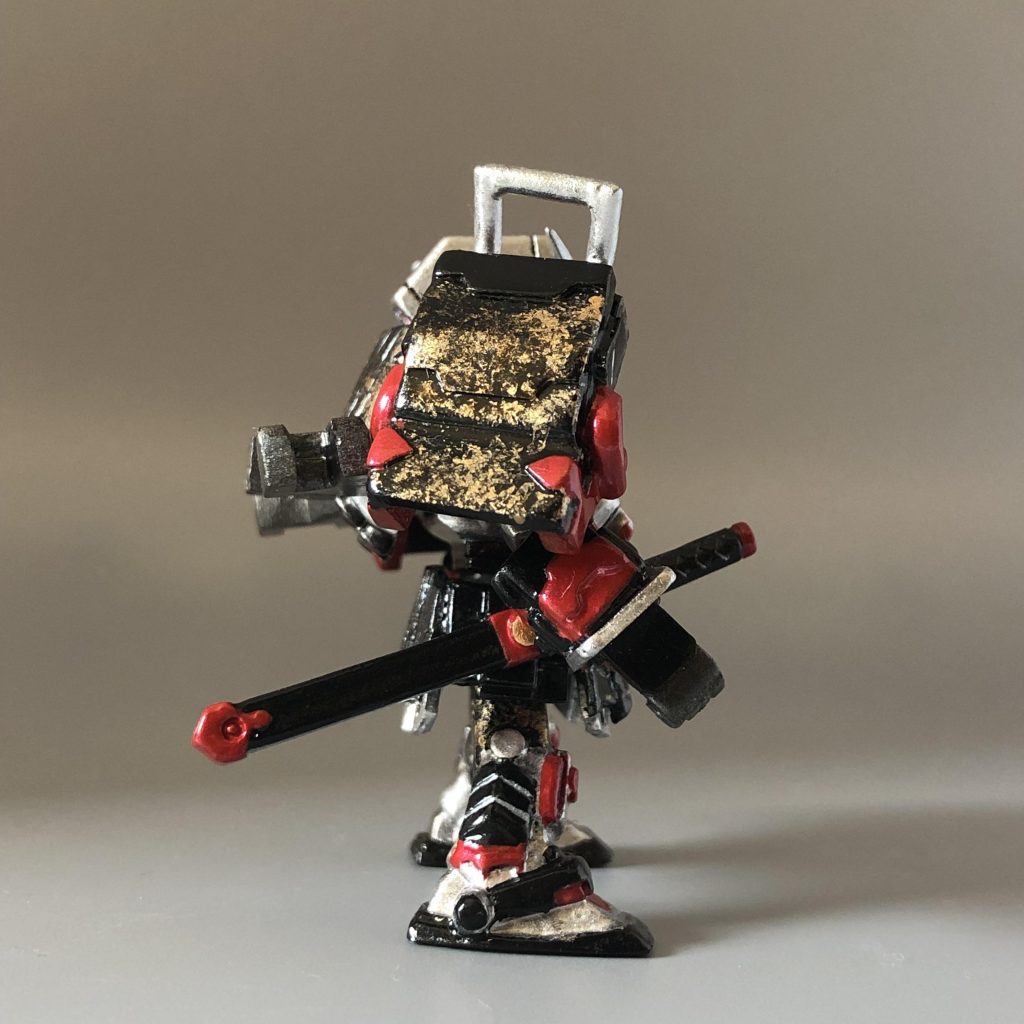 錣（しころ）や、肩のシールド、モモには、ラップ塗装を！