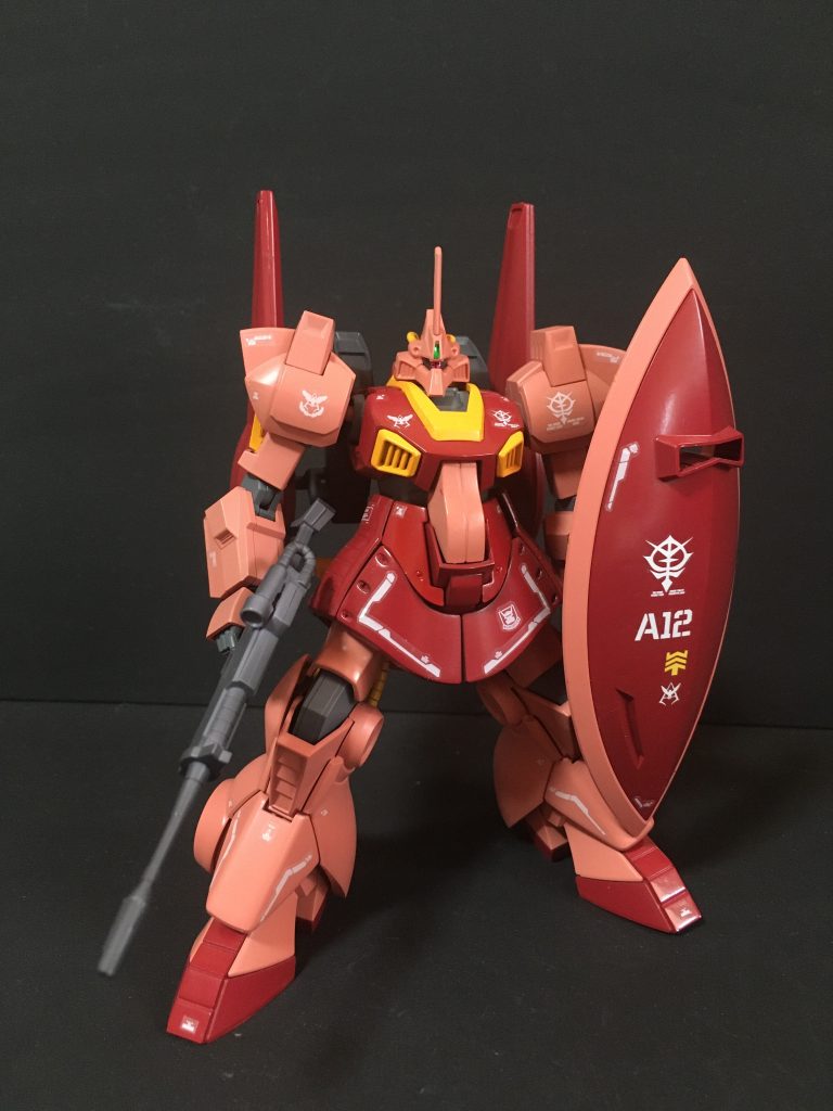 正面右側動力パイプ、ダクトを黄色で再塗装し、背中にリックディアスのバインダーを追加しました。