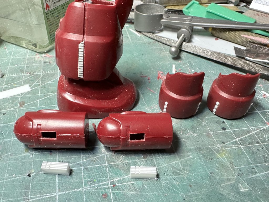 潜水艦的なアプローチにしてディテールをすべてスムージング化する気でいましたが、やはりちょっとは細かい部分を入れたくなるモノ。脚にスリットや背中にシイタケディテールを過剰にならない程度に組み込んでみました。