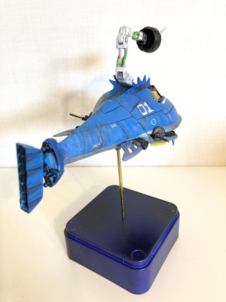 提灯のアーム及び腹ビレ状のウィングは、旧キットのガンダムヴァサーゴチェストブレイクから流用しています。腹ビレは胴体に収納出来る様にしました。その他、プラ板工作とジャンクパーツで仕上げています。