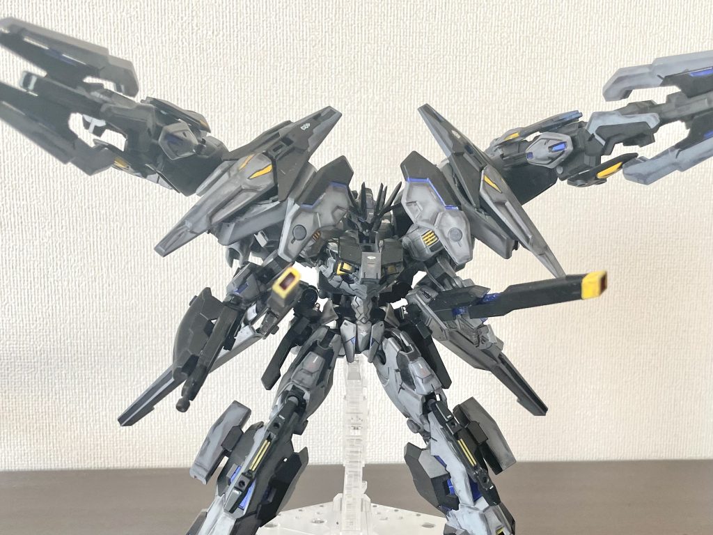 ガンドオーダー(ツインガンビットライフル最大出力)全てのガンビットをガンビットライフルに接続した姿。単機でコロニーレーザーの3割に匹敵する威力をもつライフルと高出力ビームサーベルを形成する。