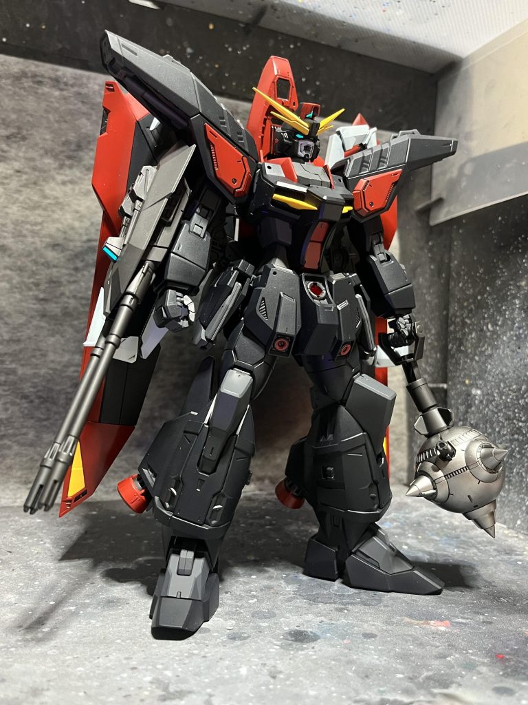 暗めのガンメタはクレオス グラファイトブラックです。マスクパーツ等の白部分はガイア サーフェイサーエヴォにガイア ウォーカーホワイトとクレオス クールホワイトを混ぜて塗ってます。