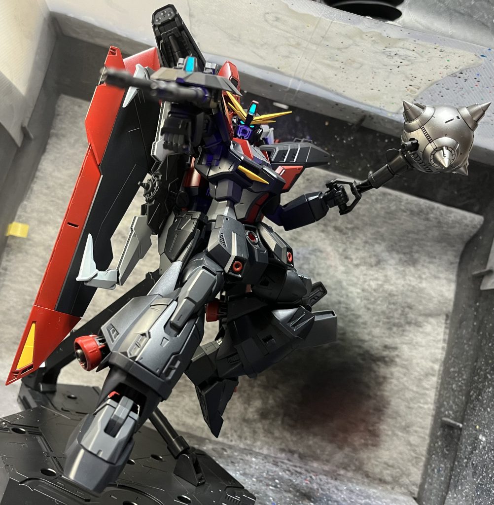 塗り始めが昨年で半年以上放置してたのでうろ覚えですが、メインのブラックは黒サフ下地にカウリング色だったかな。真っ黒は嫌なので、かなり黒に近いグレーにしてます。関節は基本ガイア メカサフスーパーヘビーにしてます。