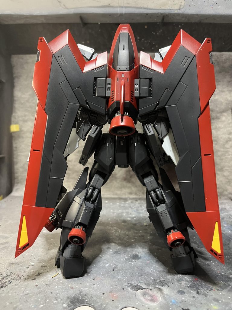 赤はガイア オキサイドレッドを下地にクレオス ガンダムカラーMSレッド、黄色はガイア パステルピンクを下地にクレオス ガンダムカラーMSイエローを塗ってます。