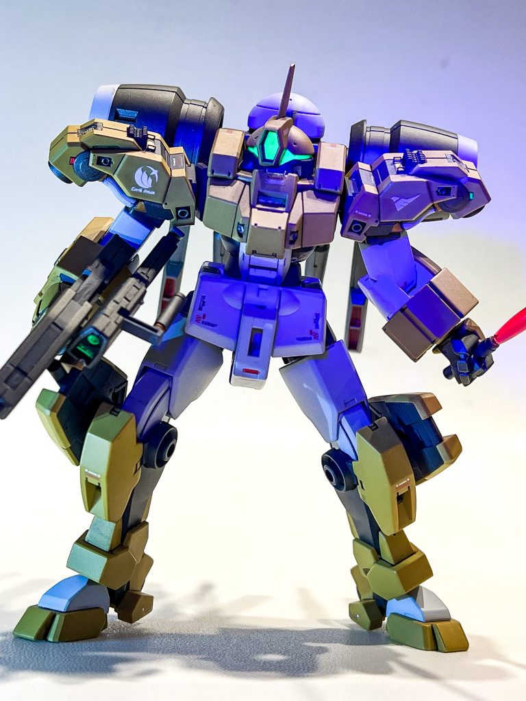 クリアパーツはそのままUVに反応するので塗装無しで磨きと裏にフィニッシュシート