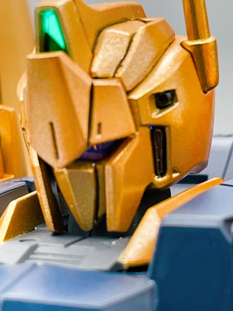 目の部分は赤の横線をいくつか入れるタイプで書き込みましたが写真がうまく撮れない。