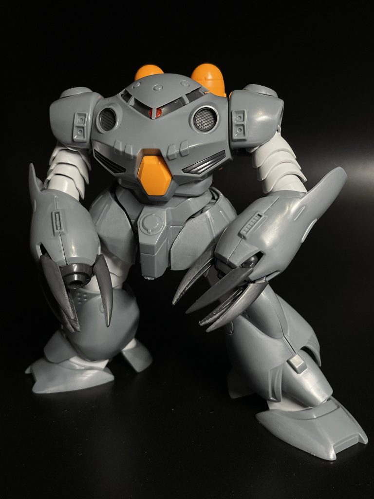 素組。シンプルだけど腕とか脚の造りにはへー！と思いながら作ってました。