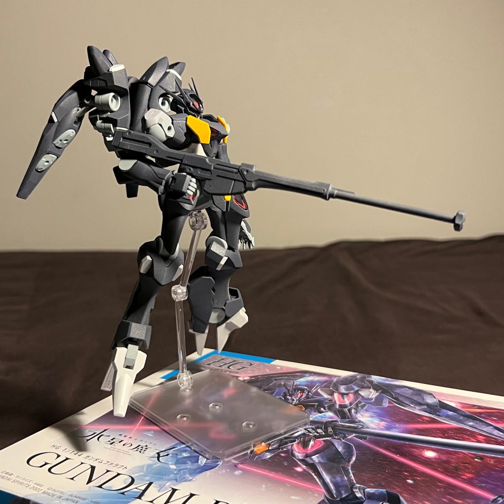 全身像。バックパック、前腕部、ビークフットなど稼働箇所が多くてプレイバリュー高いですね。