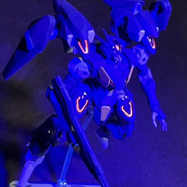 ガンダム・ファラクト 一部蛍光塗装