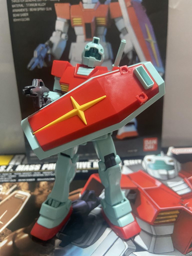 ジムは、ファーストガンダムにてのビグ・ザム戦を思い浮かべる方も多いと思います！シールドでコクピットを守りつつ戦うジムを撮ってみました！